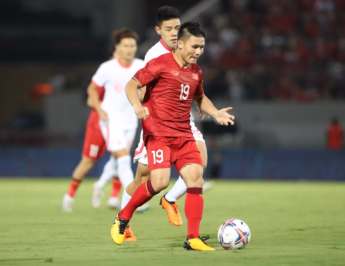 Doi tuyen Viet Nam thang nhe Hong Kong ngay ra mat HLV Troussier-Hinh-7