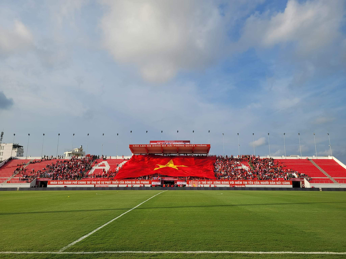 Doi tuyen Viet Nam thang nhe Hong Kong ngay ra mat HLV Troussier-Hinh-15