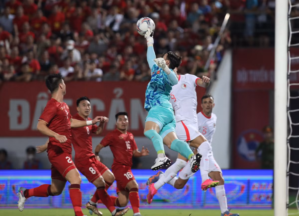 Doi tuyen Viet Nam thang nhe Hong Kong ngay ra mat HLV Troussier-Hinh-2