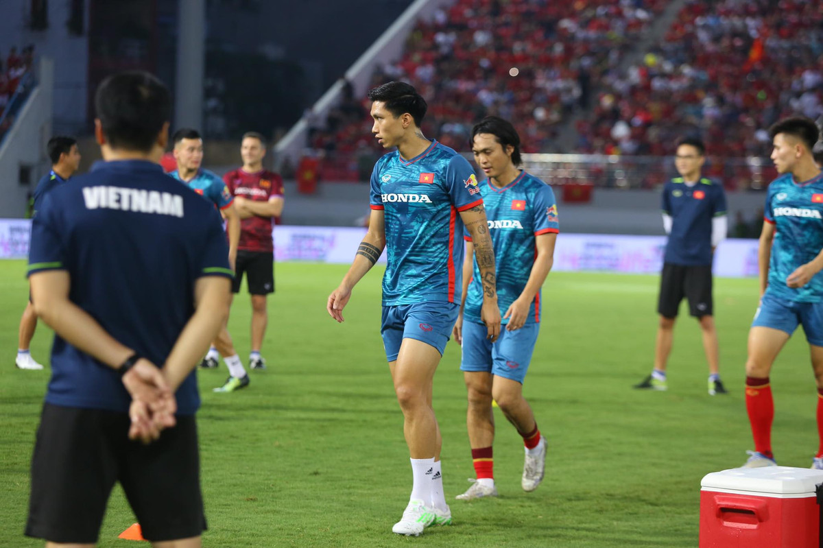 Doi tuyen Viet Nam thang nhe Hong Kong ngay ra mat HLV Troussier-Hinh-10