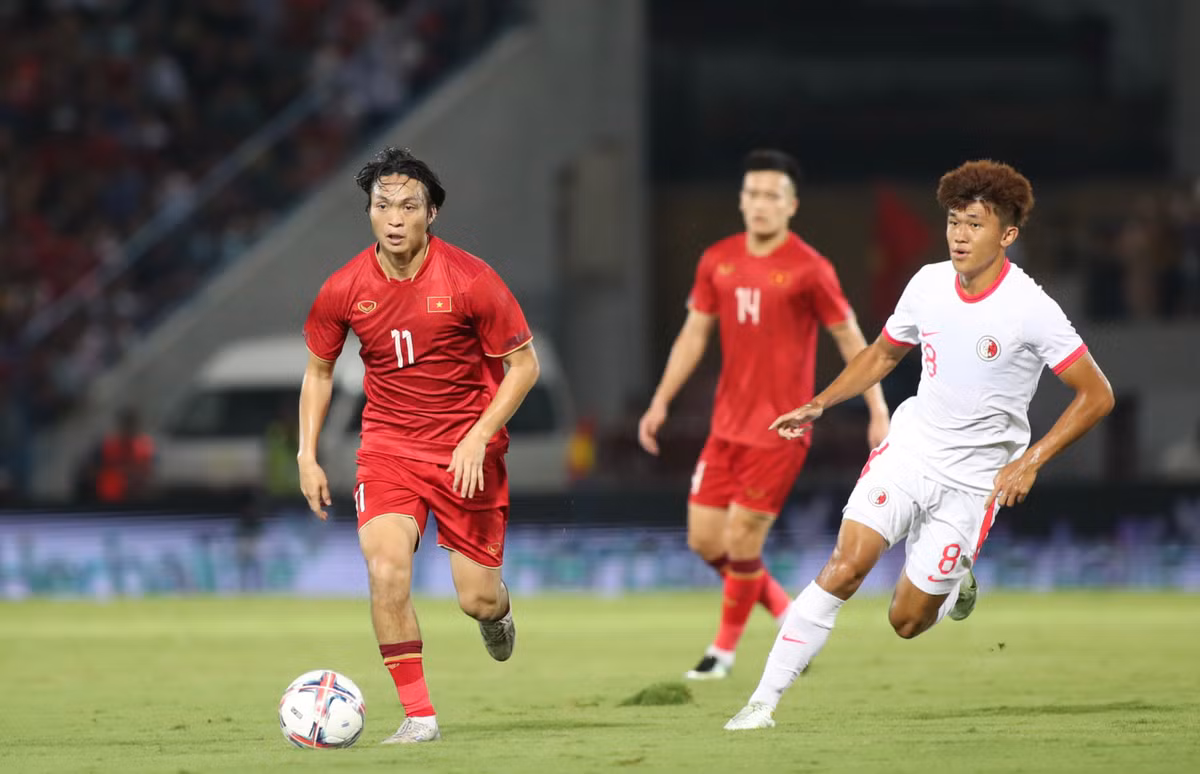 Doi tuyen Viet Nam thang nhe Hong Kong ngay ra mat HLV Troussier-Hinh-4