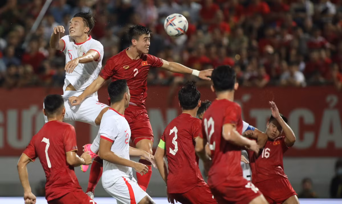 Doi tuyen Viet Nam thang nhe Hong Kong ngay ra mat HLV Troussier