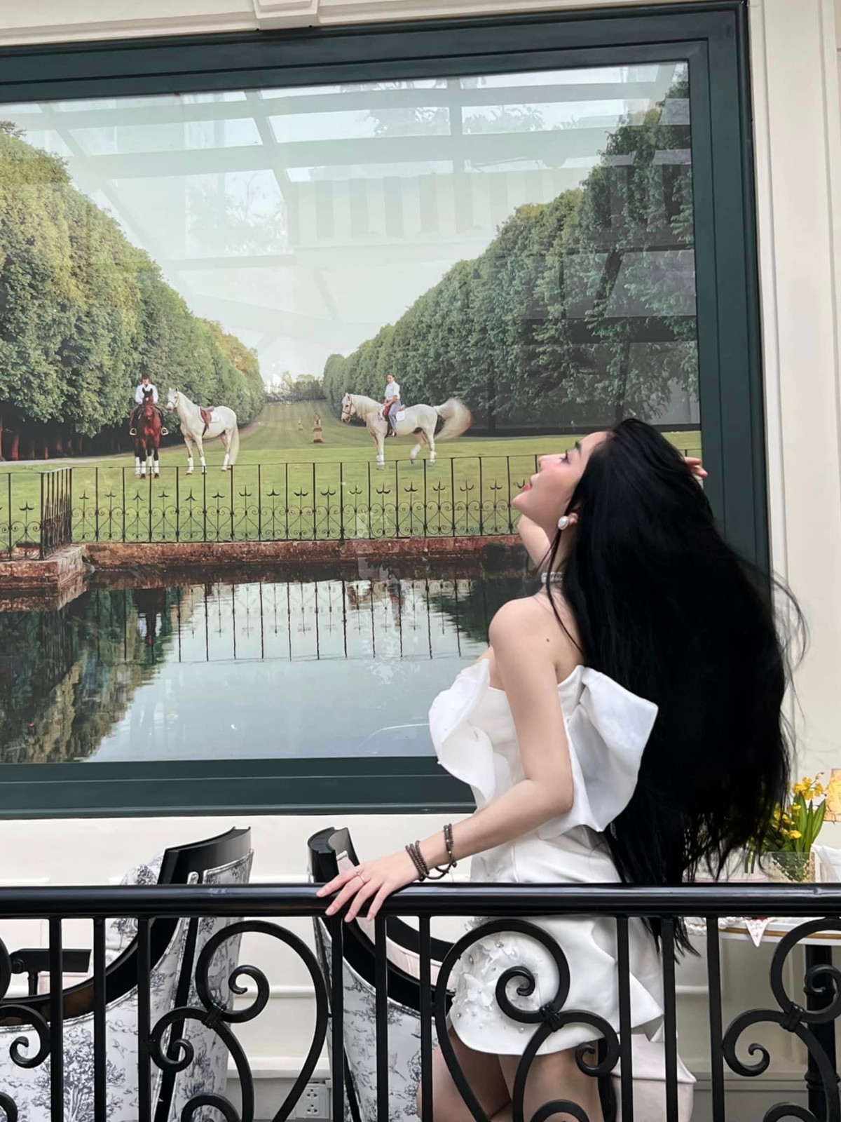 Trẻ tuổi, có ngoại hình thu hút nhưng lại không khoa trương về bản thân, Võ Ngọc Trân ghi điểm cộng trong mắt dân tình, ngày càng được nhiều người mến mộ.