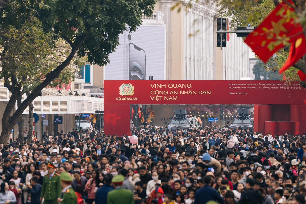 Hoanh trang Le dieu binh, dieu hanh “Vinh quang Cong an nhan dan