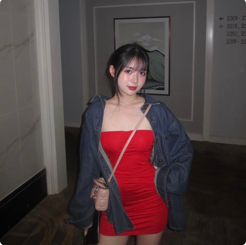 Những bình luận dành cho nàng hot girl này luôn tràn đầy sự yêu thích và ngưỡng mộ.