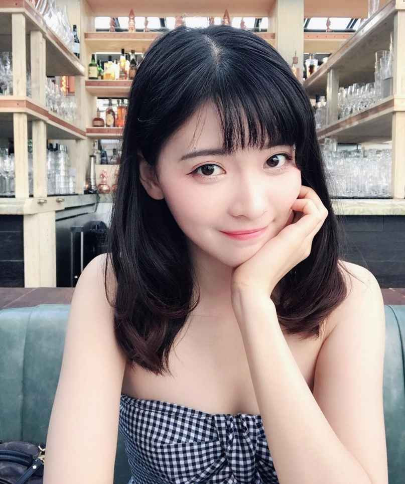 Sau đó, Wang Sing từ bỏ sự nghiệp trong làng giải trí, học lái máy bay và trở thành nữ phi công.