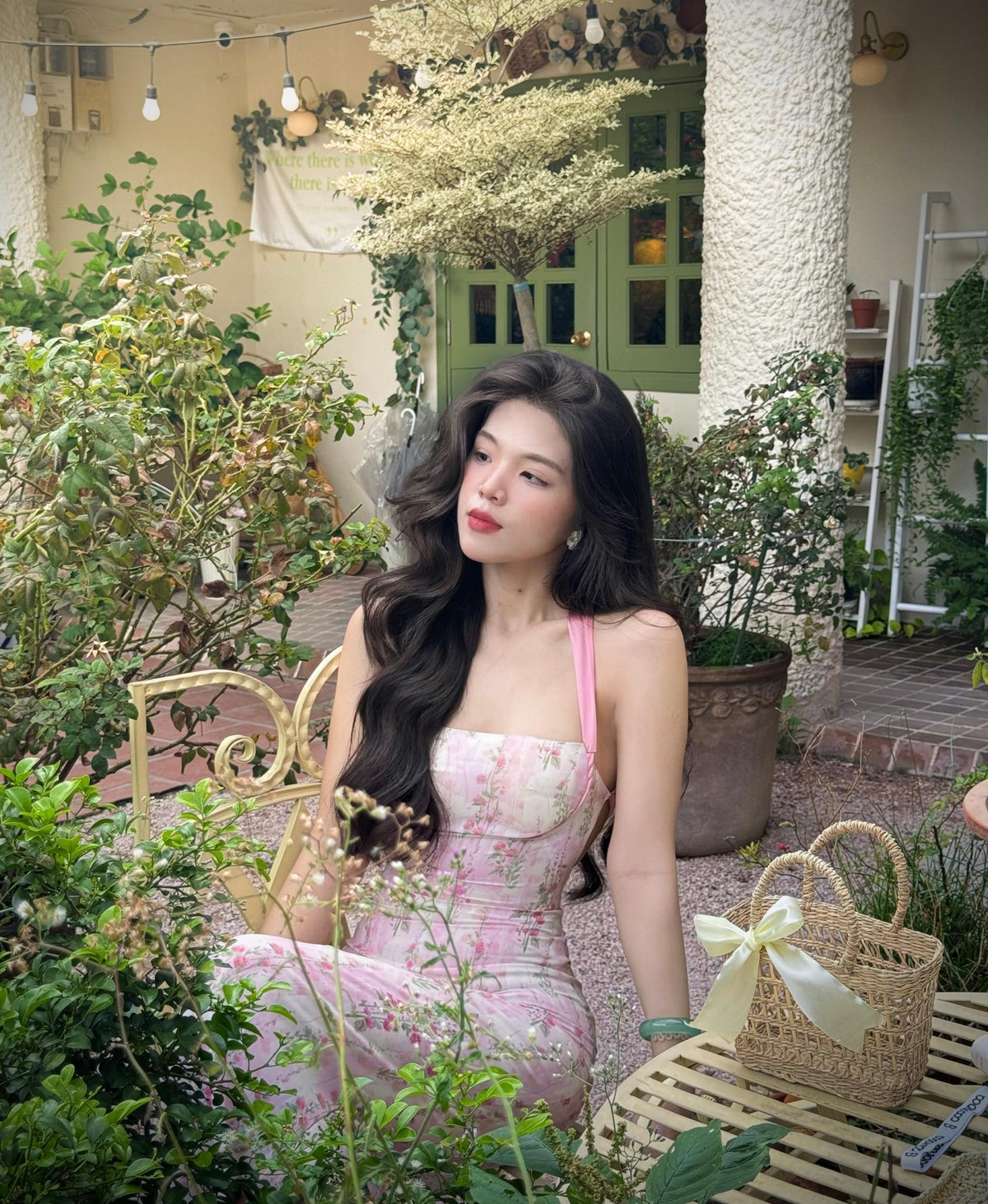 Phía sau sự quyết tâm đó chắc chắn là một động lực lớn lao, cũng là lý do khiến Tuyết Nhung nỗ lực giảm cân. Cô nàng cho biết mình không thích cảm giác mỗi lần đi mua quần áo, mẹ đều phải hỏi trước xem có size không; cảm giác bị bạn bè trong lớp trêu chọc, cảm giác bị mặc định là khỏe nhất trong bọn con gái chỉ vì mình to con hơn,...