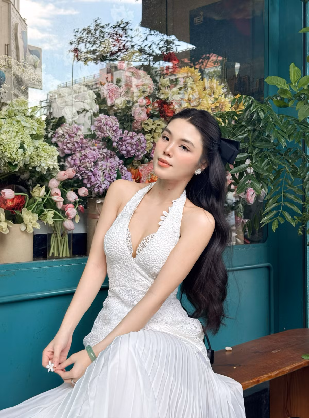 Tuyết Nhung có tên đầy đủ là Nguyễn Thị Tuyết Nhung (còn được gọi là Maddie), sinh năm 2001, đến từ TP.HCM. Cô nàng đang theo học ngành Professional Communication (Truyền thông chuyên nghiệp) tại trường ĐH RMIT Việt Nam.