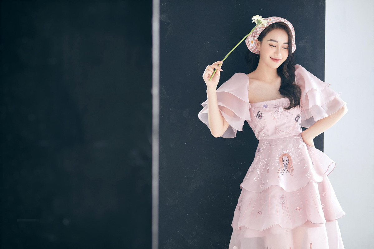 Mai Phương chia sẻ, cô không tự tin với khả năng diễn xuất của mình nhưng một ngày bất ngờ nhận được cuộc gọi của VFC và sẵn sàng trải nghiệm.