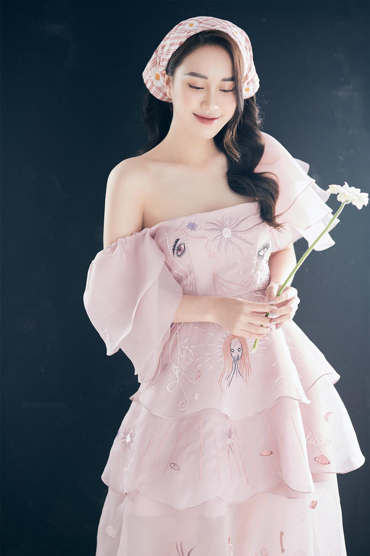 Trong bộ phim trên, Mai Phương cũng là nữ chính duy nhất và để lại ấn tượng cho người xem.