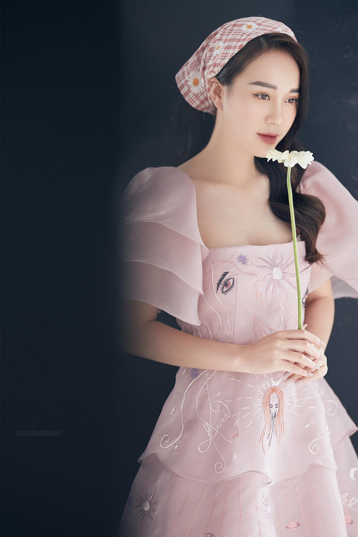 Với nhan sắc ngọt ngào, Ngô Mai Phương được cho là một trong những MC đẹp nhất nhì của VTV thời điểm hiện tại.