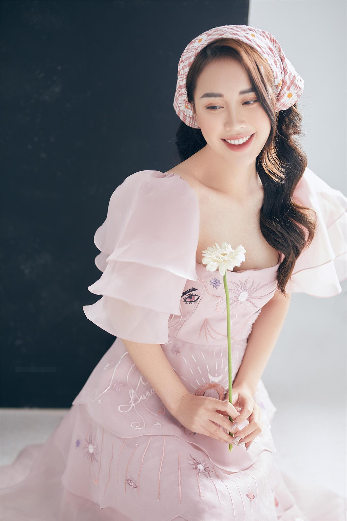 Sau bộ phim đầu tay, Mai Phương nhận được nhiều lời mời đóng phim nhưng cô nàng đều từ chối vì muốn trau dồi thêm khả năng diễn xuất trước khi chính thức lấn sân.