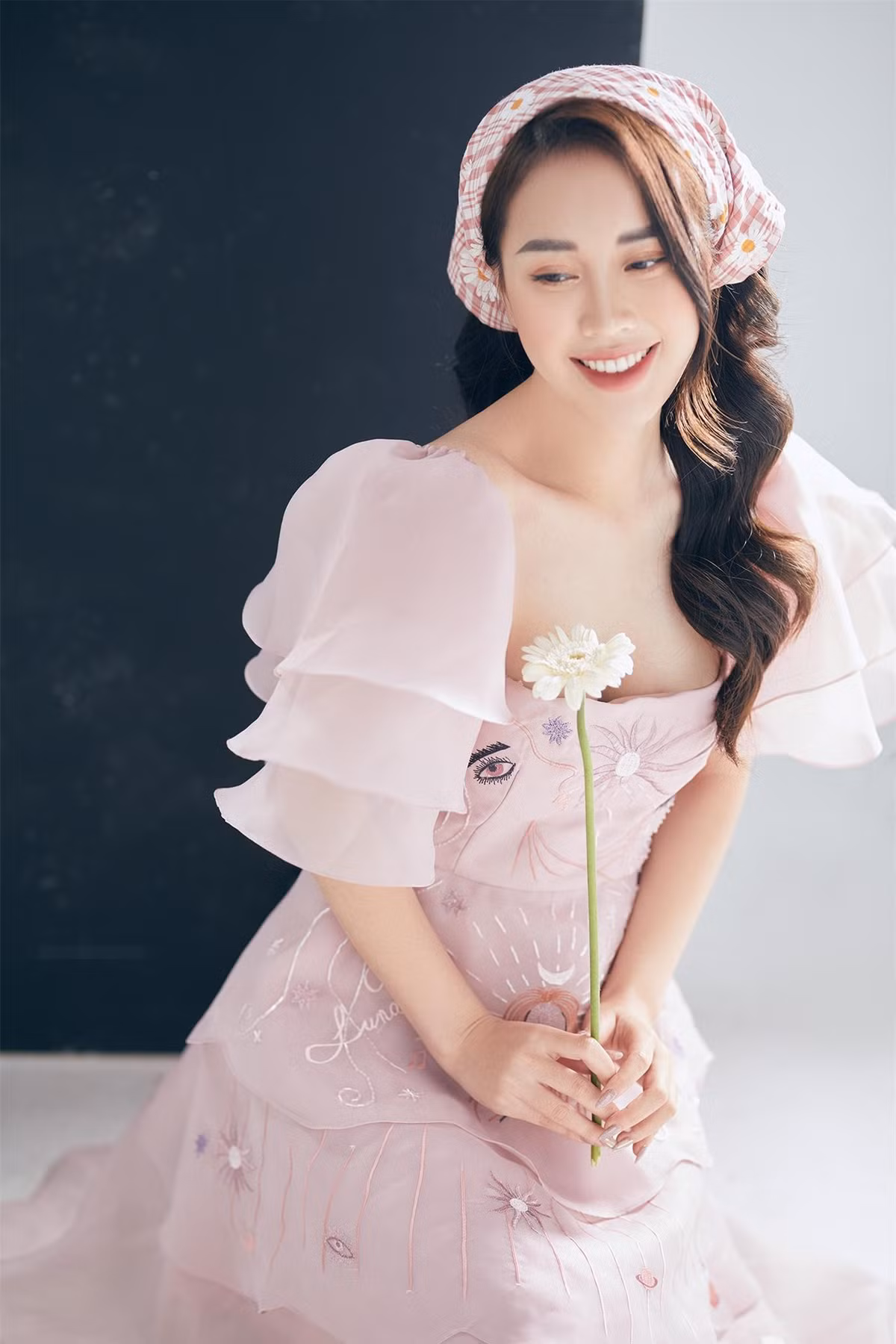 Sau bộ phim đầu tay, Mai Phương nhận được nhiều lời mời đóng phim nhưng cô nàng đều từ chối vì muốn trau dồi thêm khả năng diễn xuất trước khi chính thức lấn sân.