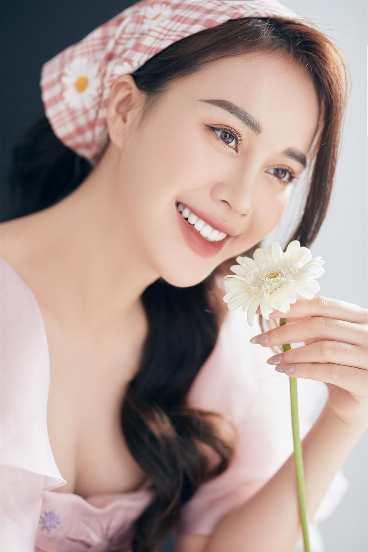 Trước khi trở thành MC "Bữa trưa vui vẻ", Mai Phương từng giành vị trí Á khôi 1 cuộc thi Hoa khôi sinh viên khi còn đang theo học tại Đại học Khoa học xã hội và Nhân văn.