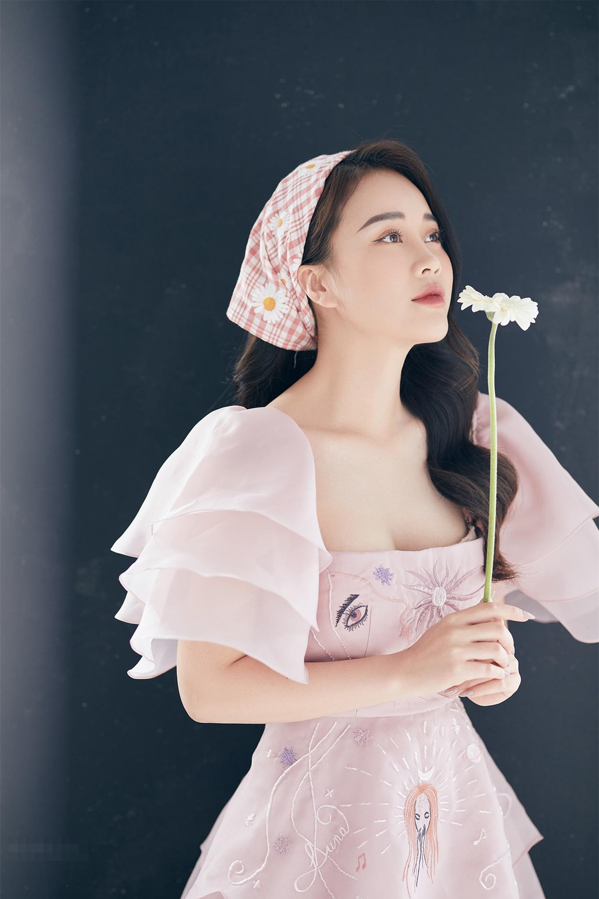 Cụ thể, Mai Phương từng chia sẻ về việc đóng phim: "Mình dự định sẽ học thêm về diễn xuất để khi trở lại màn ảnh sẽ thật tự tin và không khiến những người yêu mến Phương thất vọng".