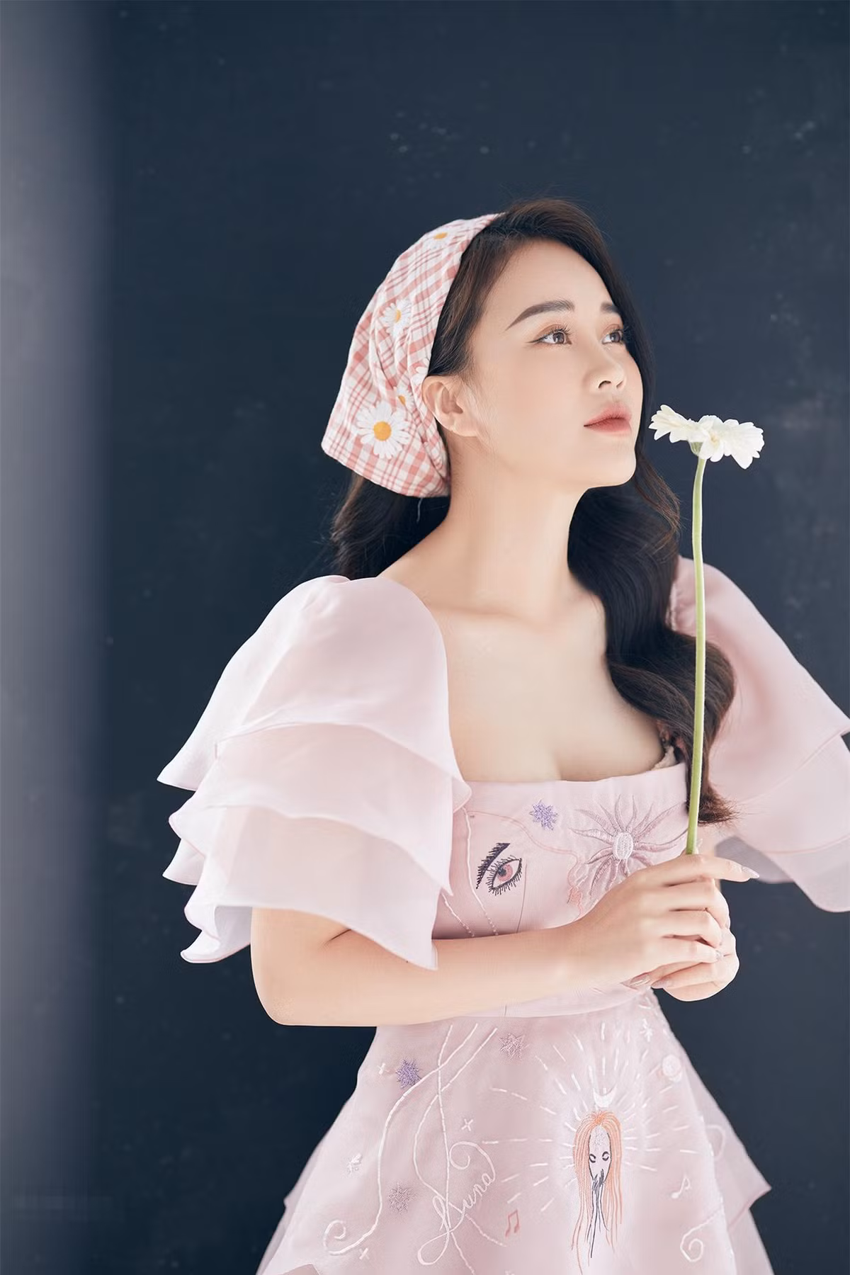 Cụ thể, Mai Phương từng chia sẻ về việc đóng phim: "Mình dự định sẽ học thêm về diễn xuất để khi trở lại màn ảnh sẽ thật tự tin và không khiến những người yêu mến Phương thất vọng".