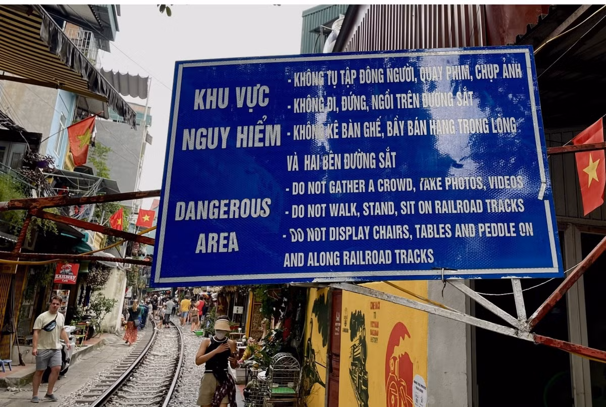 Ha Noi: Khong gioi thieu tour den khu ca phe duong tau-Hinh-2