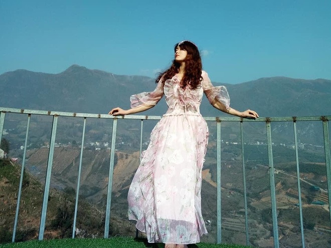 Vàng Thị Phương nói, cô yêu trang phục truyền thống nên thường mặc khi bán hàng.