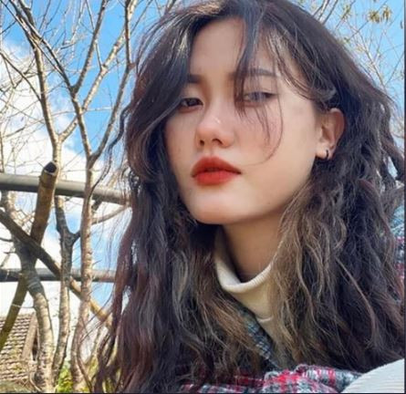 "Mình nghĩ ai cũng có quyền làm đẹp và sống đúng bản chất. Mình không hề làm ảnh hưởng hay vứt bỏ đi nét đẹp truyền thống của dân tộc Mông", Phương nói.