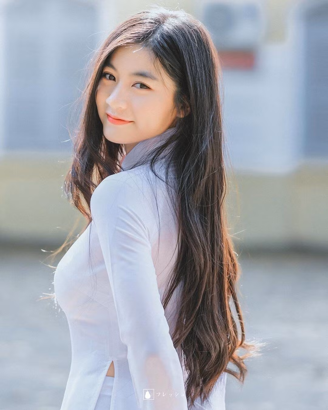  Nguyễn Bùi Nam Phương (nickname Bống, SN 1999) là gái xinh khá đình đám trên MXH với nhan sắc nữ tính, ngọt ngào. Cô nàng từng nhận được sự chú ý khi hoá thân thành chị Hằng trong một bộ ảnh nhân dịp Trung thu năm 2019.