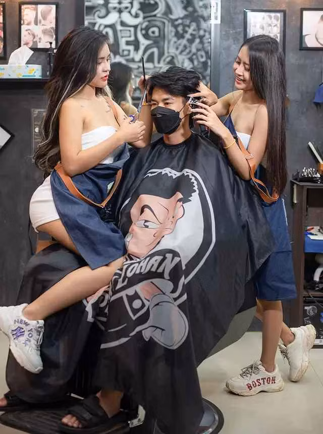 Nhằm thu hút khách hàng, thời gian qua đã xuất hiện không ít trường hợp cố tình dựng lên những chiêu trò phản cảm.