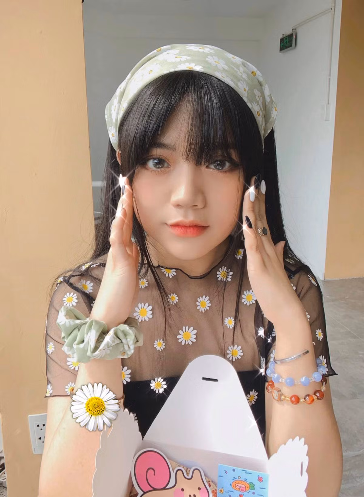 Bản thân Bảo Hân Helia cũng tự nhận, bằng tuổi mình các bạn đều thích nghe nhạc trẻ, nhạc K-Pop, còn rap không phải là loại nhạc phổ biến đối với một bộ phận giới trẻ hiện nay.