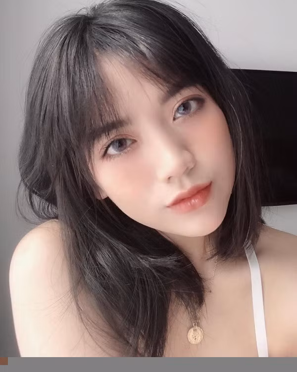 Sinh ra và lớn lên trên mảnh đất Di Linh (Lâm Đồng), Bảo Hân được phú cho giọng nói ngọt, dễ nghe và chính điều đó cũng là yếu tố khiến giọng rap của cô nàng nhận được nhiều sự đồng cảm.