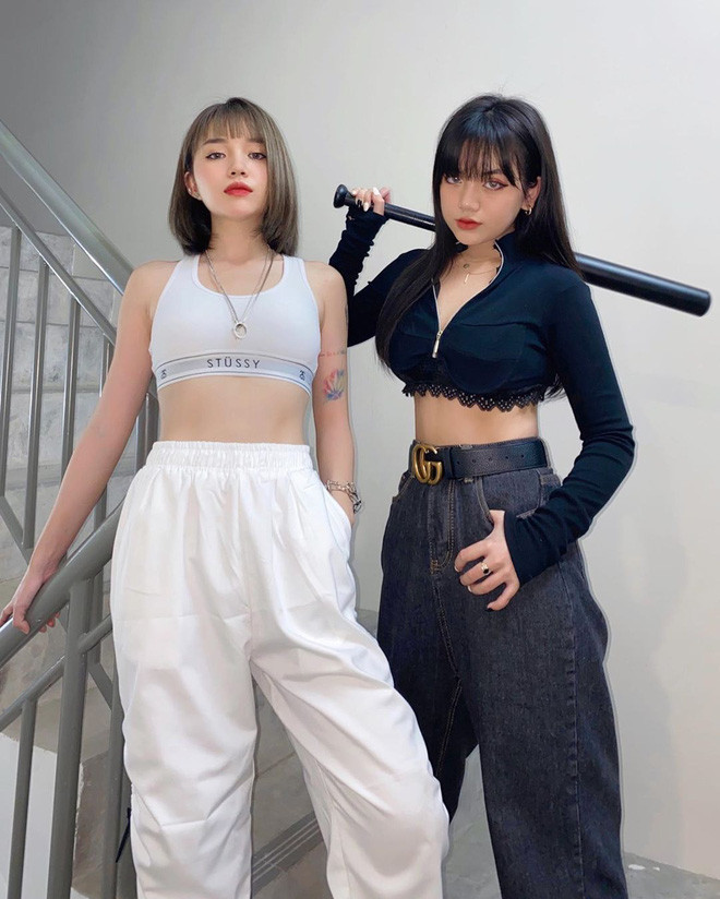 Mới đây, hình ảnh nữ streamer Linh Ngọc Đàm và cô em Bảo Hân Helia khiến dân mạng phải chú ý. Họ sở hữu khuôn mặt với nhiều đường nét tương đồng cùng phong cách cá tính nên không ít người đã lầm tưởng họ là 2 chị em ruột.