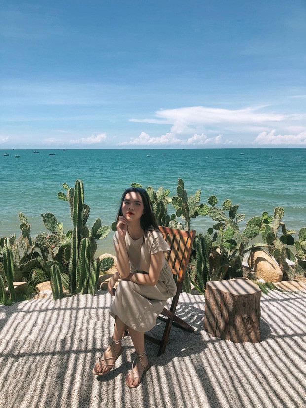 Khi làm cabin manager, nhiệm vụ chính của Khánh Linh là quản lý về an toàn, an ninh và dịch vụ trong cabin. Ngoài ra, tiếp viên trưởng cần chịu trách nhiệm về việc giao tiếp giữa tiếp viên với khách, với tổ lái.