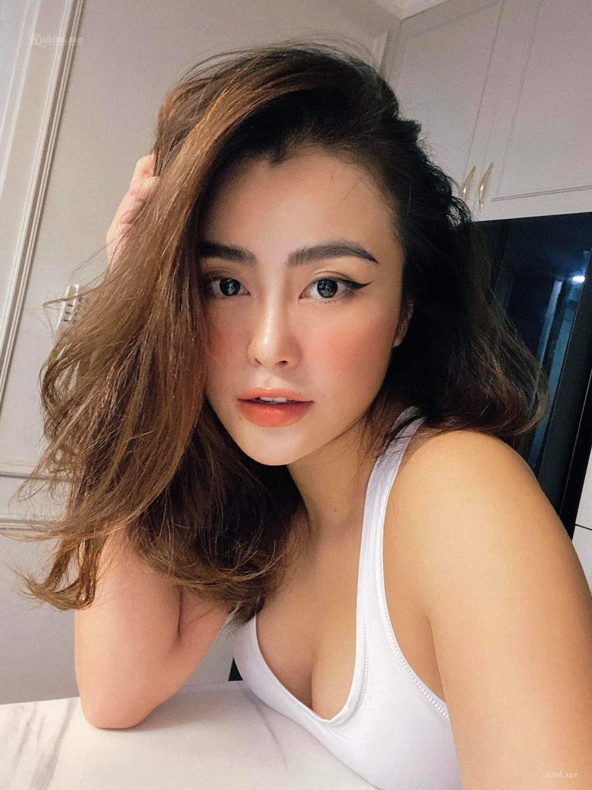 Trong thời gian học cấp 3, Tuyết Nhi đã dành thời gian tìm hiểu lĩnh vực người mẫu.