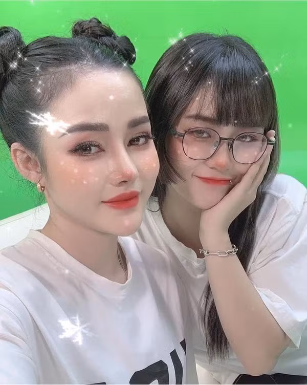 Nổi lên từ chính phát ngôn của bản thân, Kem Kabi rất nhanh đã được dân mạng đặt cho biệt danh “gái Nhật” đầy dễ thương. Không những vậy, hiện tượng mạng này còn gây ấn tượng bởi lối trò chuyện duyên dáng, hóm hỉnh, sẵn sàng phản pháo bằng giọng điệu xéo sắc khi nhận được câu hỏi trái khoáy của khách hàng.