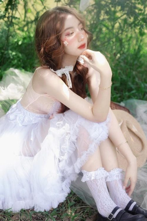 Qua đó, cô bạn đã học được nhiều điều hay, không chỉ giúp Quyên trong công việc mẫu ảnh, mà còn cả trong đời sống hàng ngày.