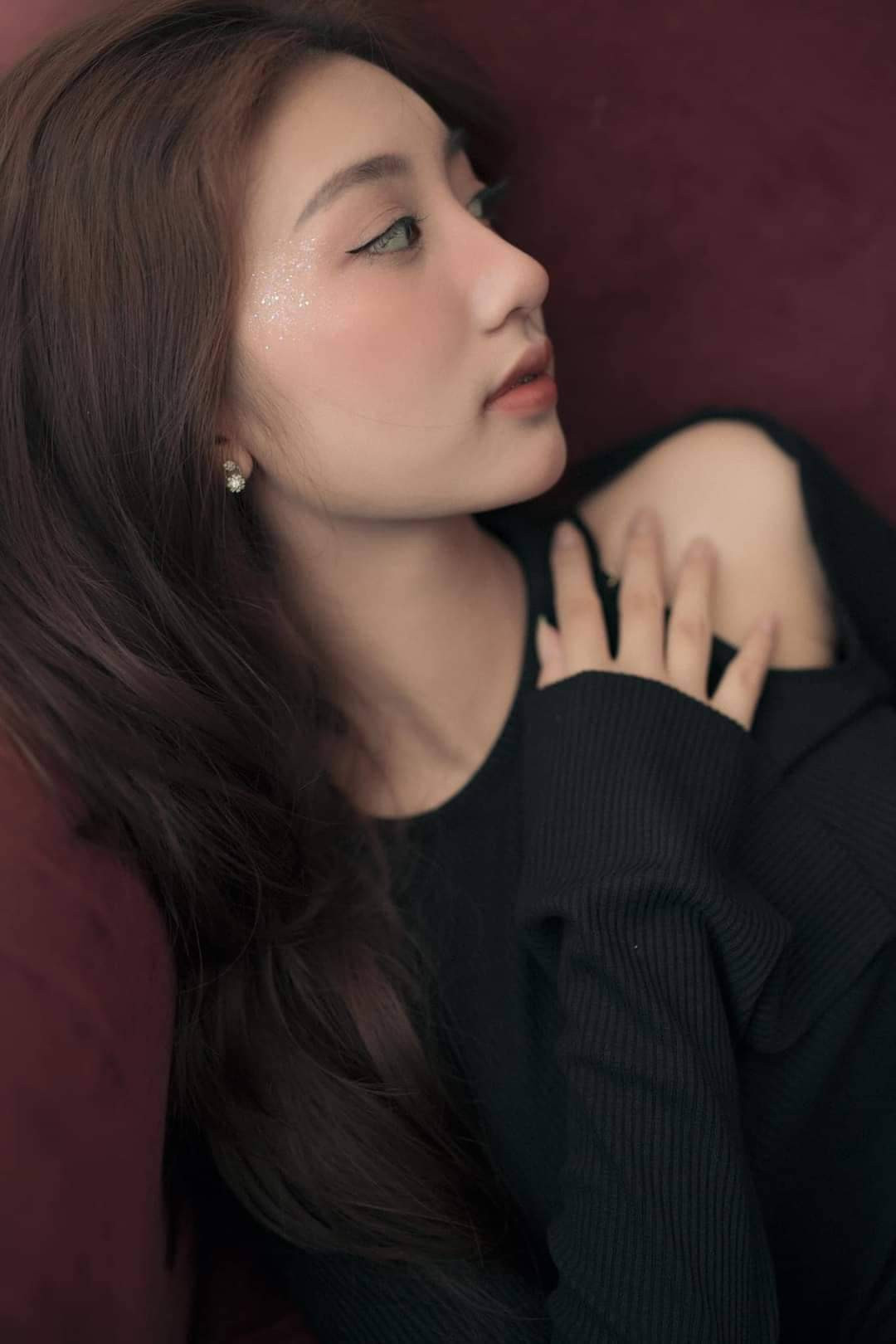 Đặc biệt hơn hết, cô bạn cũng nhận được nhiều lời khen ngợi, động viên, yêu mến từ gia đình, bạn bè và những người quan tâm Quyên trong suốt hành trình.