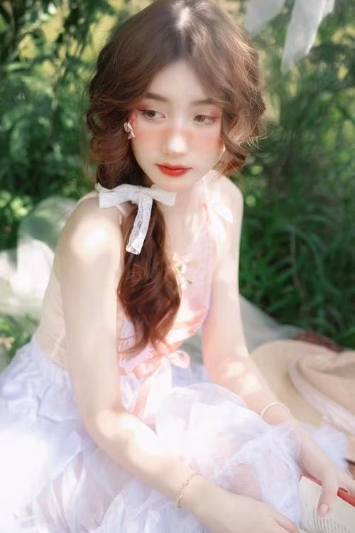 Được biết, bên cạnh công việc học, Thoại Quyên còn là người mẫu ảnh tự do.