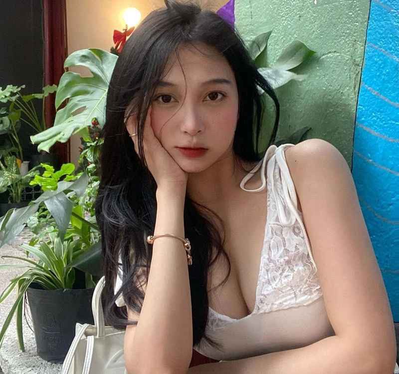 Hot girl Gia Lai cho hay, bí quyết chăm sóc nhan sắc của cô nàng là chơi cầu lông và tham gia khóa học dance 2 lần/tuần.