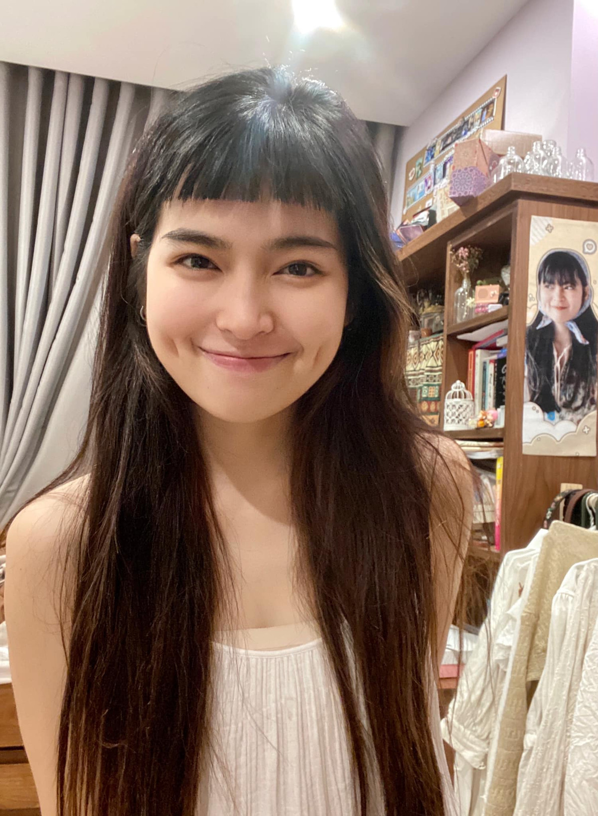 Có thể nói trong dàn diễn viên Mắt Biếc năm nào, người giữ vững phong độ "hot" trên MXH không ai khác ngoài Khánh Vân.