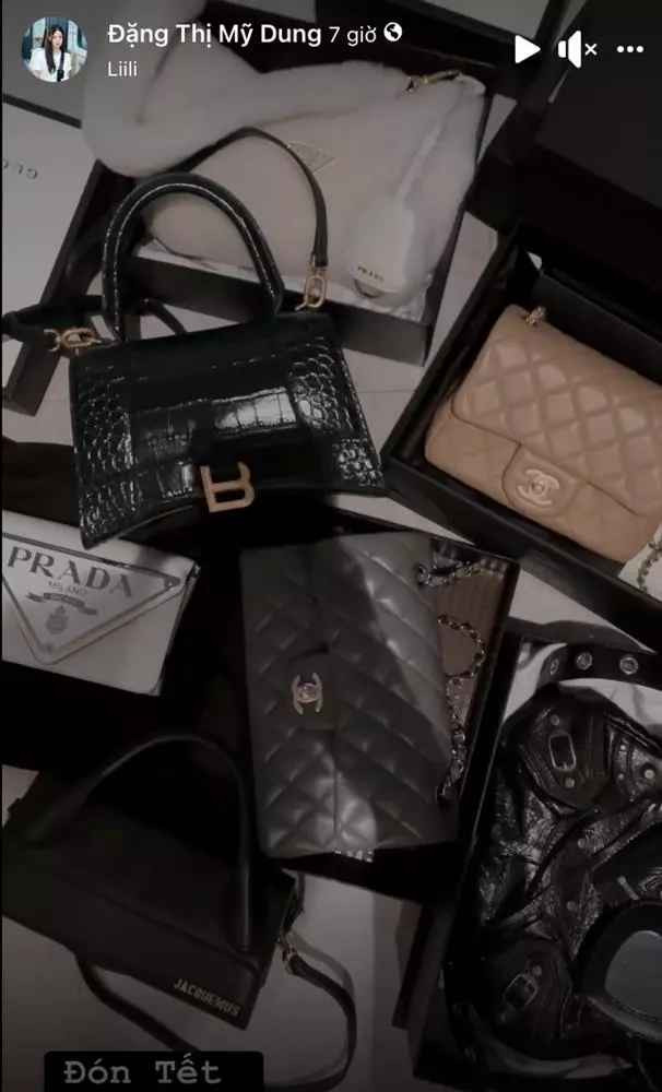 Mới nhất trên story Facebook, Midu đã khoe nhẹ chiếc clip dọn túi hiệu đón Tết.