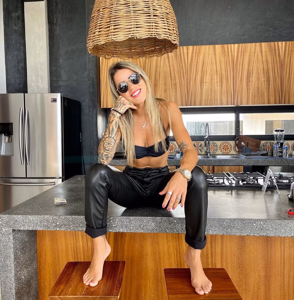 Kể từ khi nổi tiếng, Bufoni trung thành với phong cách gợi cảm, năng động. Trong buổi phỏng vấn của thương hiệu mình hợp tác, cô cho biết: "Cha mẹ đã rất khó khăn trong việc sửa lại mái tóc hay trang phục cho tôi. Tôi khóc vào mỗi cuối tuần khi tới giờ mặc quần áo đến nhà thờ. Vì chủ yếu chơi với các bạn nam, tôi dần nhận ra mình muốn theo đuổi phong cách khỏe khoắn giống họ".