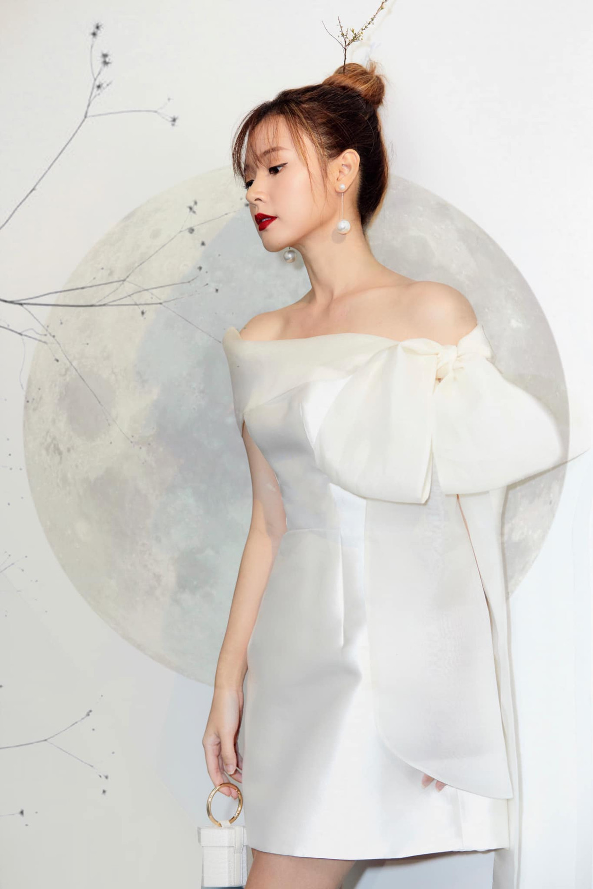 Chứng kiến độ "ghiền" Squid Game của Midu, một số netizen để lại bình luận: "Chị hóa thành Ji Yeong nhìn giống hơn là Sae Byeok", "Gặp thí sinh xinh đẹp như này thì rủ chơi ai cũng đồng ý luôn nha chị" hay "Midu cosplay nên nhìn hai nhân vật đều dễ thương"...