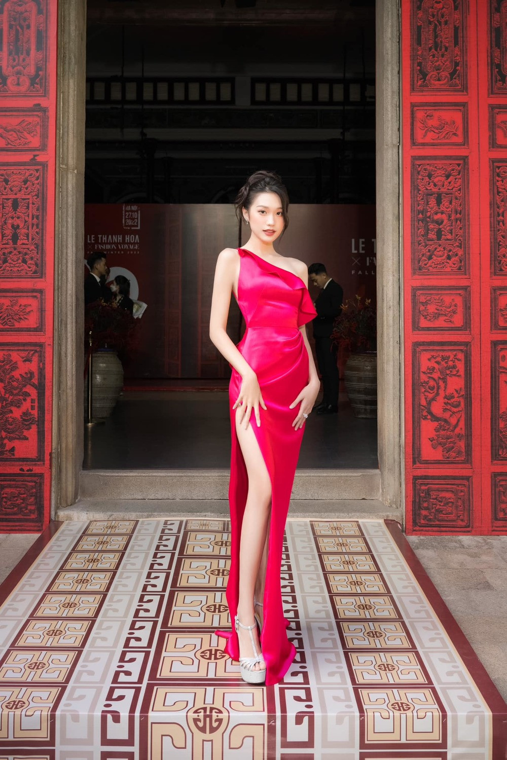 Thời điểm đó dù lộ nhiều hint hẹn hò nhưng cả Văn Hậu và Hải My đều phủ nhận. Người đẹp top 10 Hoa hậu Việt Nam 2020 còn khẳng định Đoàn Văn Hậu chỉ đơn giản là bạn của mình.