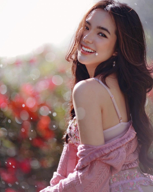 Hồ Thiên Trang sở hữu nét đẹp hoà quyện Á - Âu. Cô nàng nổi bần bật giữa "rừng người đẹp" từ cách đây nhiều năm khi còn là học sinh cấp 3.