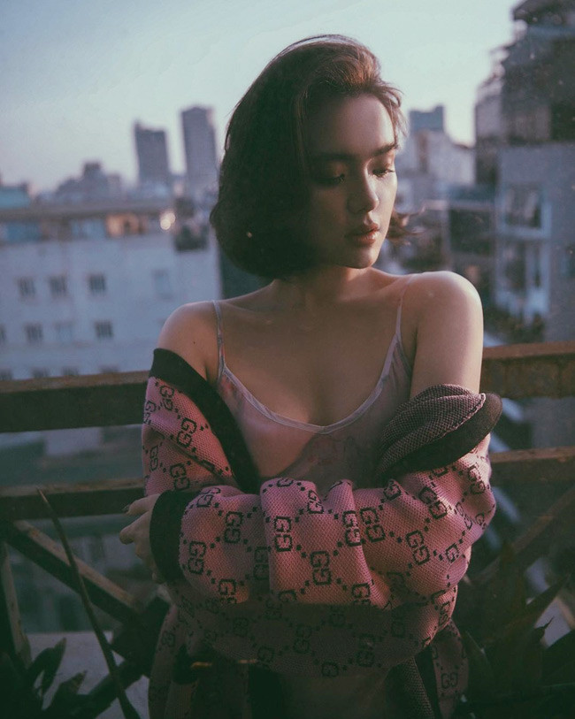 Không chỉ xinh đẹp, Thiên Trang còn có thành tích học tập khủng khi đỗ cả ngành luật lẫn truyền thông. Sau cùng, gái xinh chọn học marketing tại một trường ĐH quốc tế ở Việt Nam.