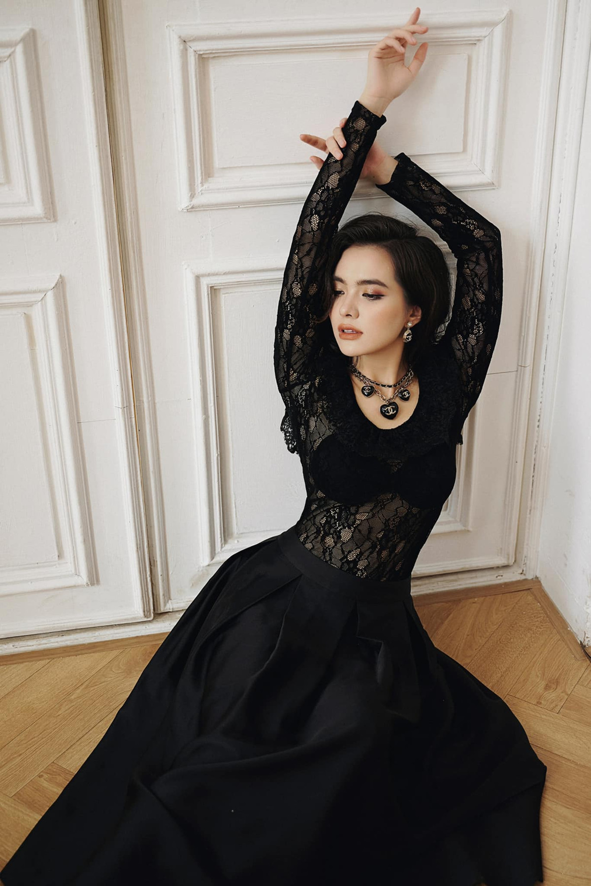 Hiện tại, "hot girl lai 3 dòng máu" cùng lúc làm nhiều công việc khác nhau như KOL, mẫu ảnh, cố vấn truyền thông...