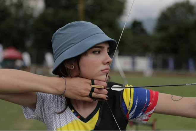 Trong quá khứ, Giraldo từng giành chức vô địch nội dung cung 1 dây tại giải bắn cung trẻ thế giới năm 2019.