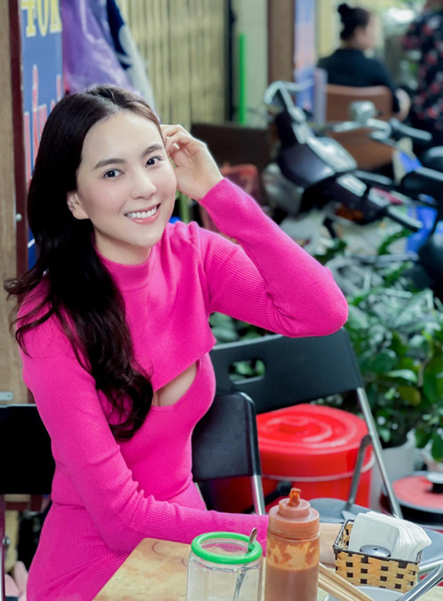 Nói về gu thời trang của mình lúc này, Mai Ngọc chia sẻ: "Chưa bao giờ thấy tự tin mặc đồ ôm như lúc này".