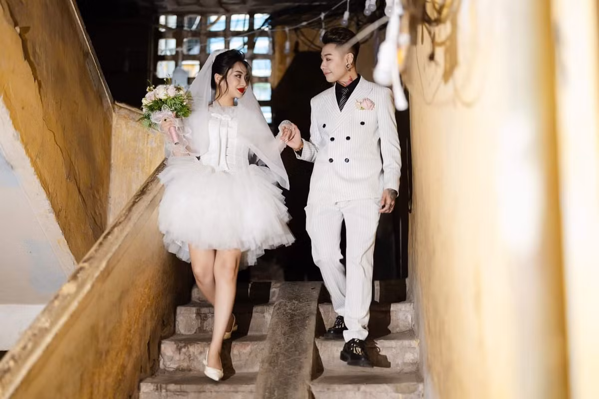 Hơn 2 năm bên nhau, KimX tự tin hiểu rõ tính cách đối phương cũng như biết bản thân cần làm gì để vun vén hạnh phúc. Tuy vậy, đứng trước ngưỡng cửa hôn nhân, nữ DJ vẫn có chút hồi hộp, bỡ ngỡ.