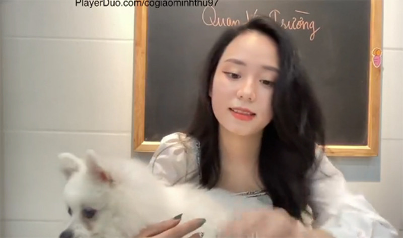  Cô giáo Minh Thu là từ khóa được tìm kiếm nhiều nhất ngày hôm nay trên các nền tảng mạng xã hội vì vẻ xinh đẹp lại biết chơi game.