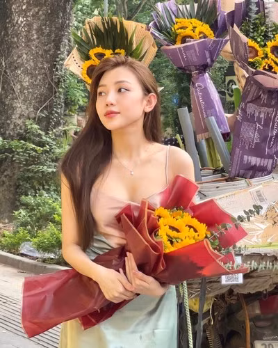 Đoan Tâm hiện sống và làm việc tại TPHCM nhưng cô thường xuyên ra Hà Nội thăm bạn trai cầu thủ (Ảnh: FBNV).