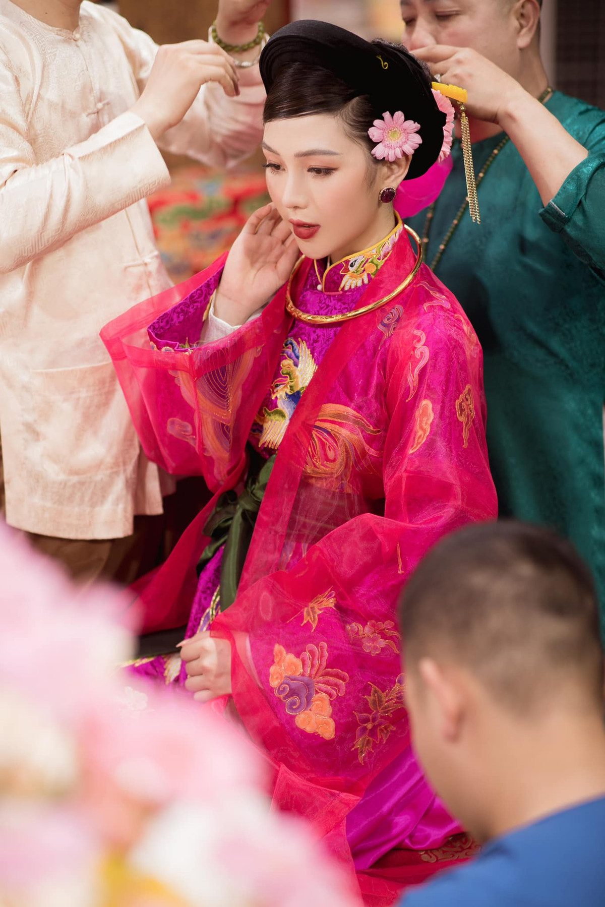 Sở hữu góc nghiêng đẹp không góc chết nhờ sống mũi cao, thẳng Thúy Hường gây ấn tượng đặc biệt với những người theo dõi cô.