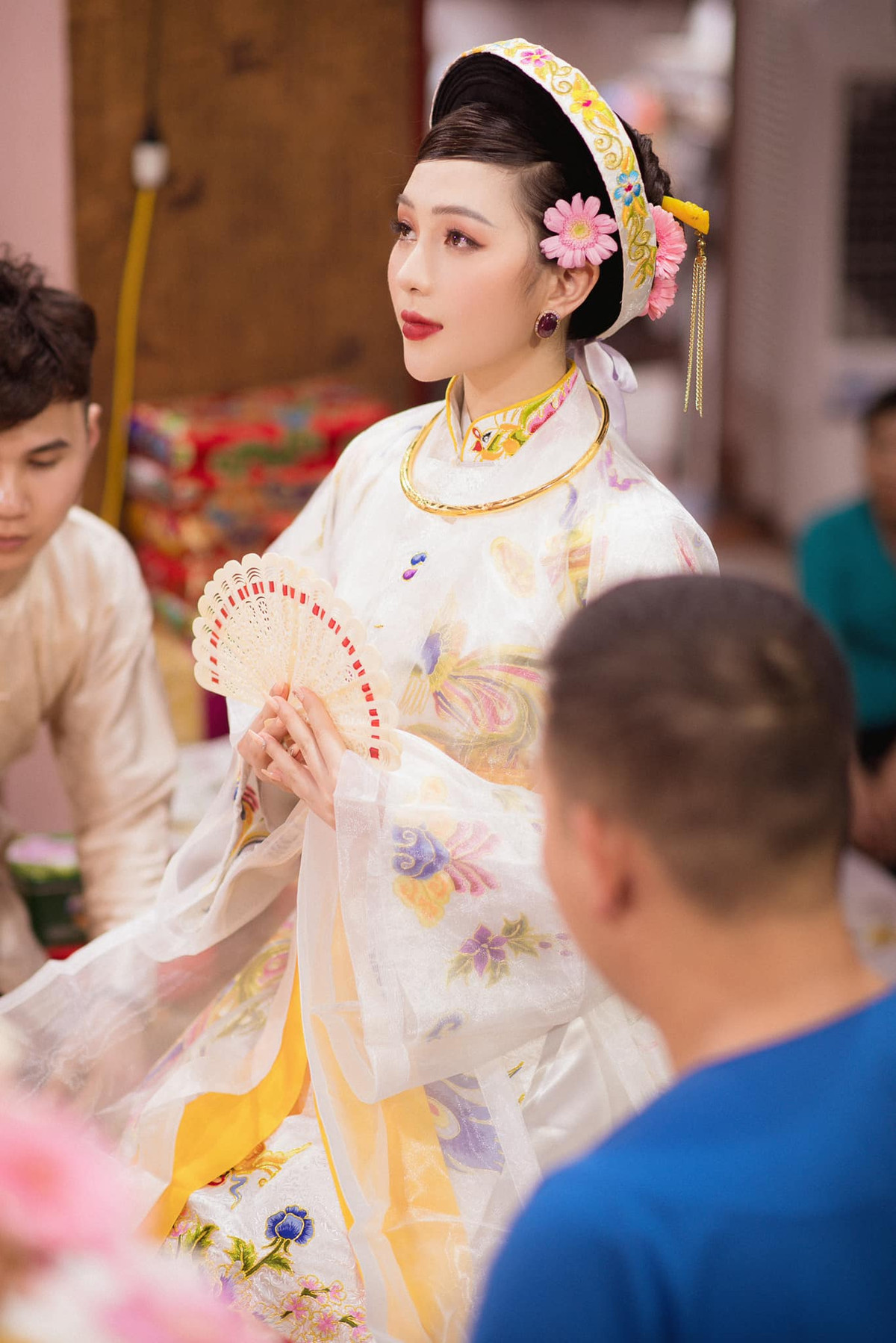 Trong những bức ảnh hầu đồng hay ngoài đời thường, Thúy Hường đều tin tưởng rằng vẻ đẹp của người con gái không chỉ thể hiện ở đường nét bên ngoài mà toát ra qua thần thái, nội tâm.